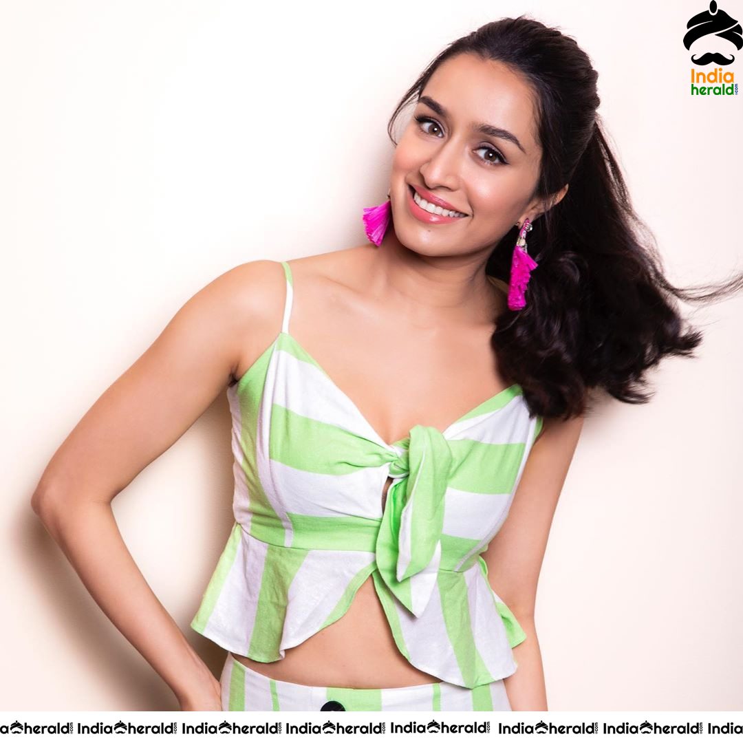 Shraddha Kapoor Oozing Oomph In Sleeveless Green Blouse