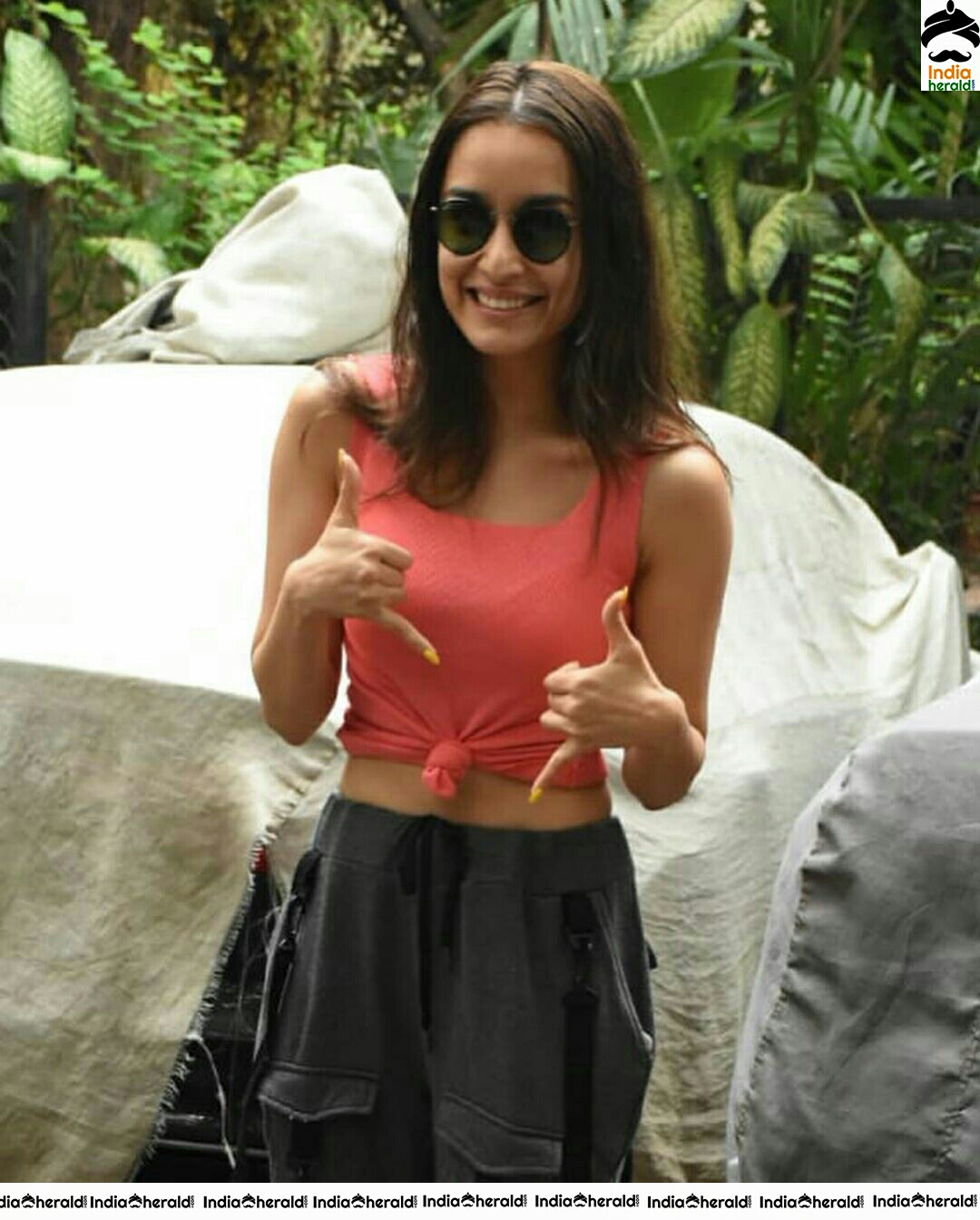 Shraddha Kapoor Shows Her Sexy Waistline And Spotted At Juhu