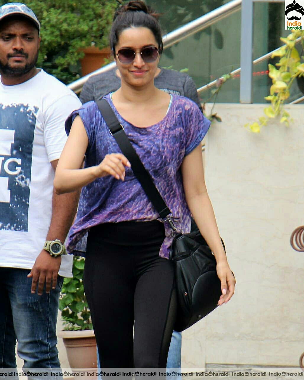 Shraddha Seen in lose top and shades