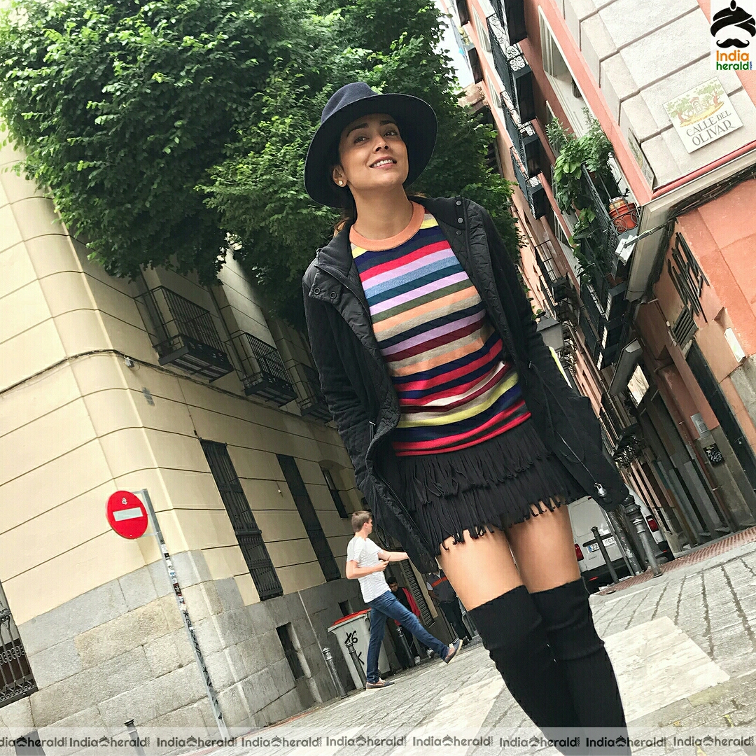 Shriya Saran Cute Vacation Clicks