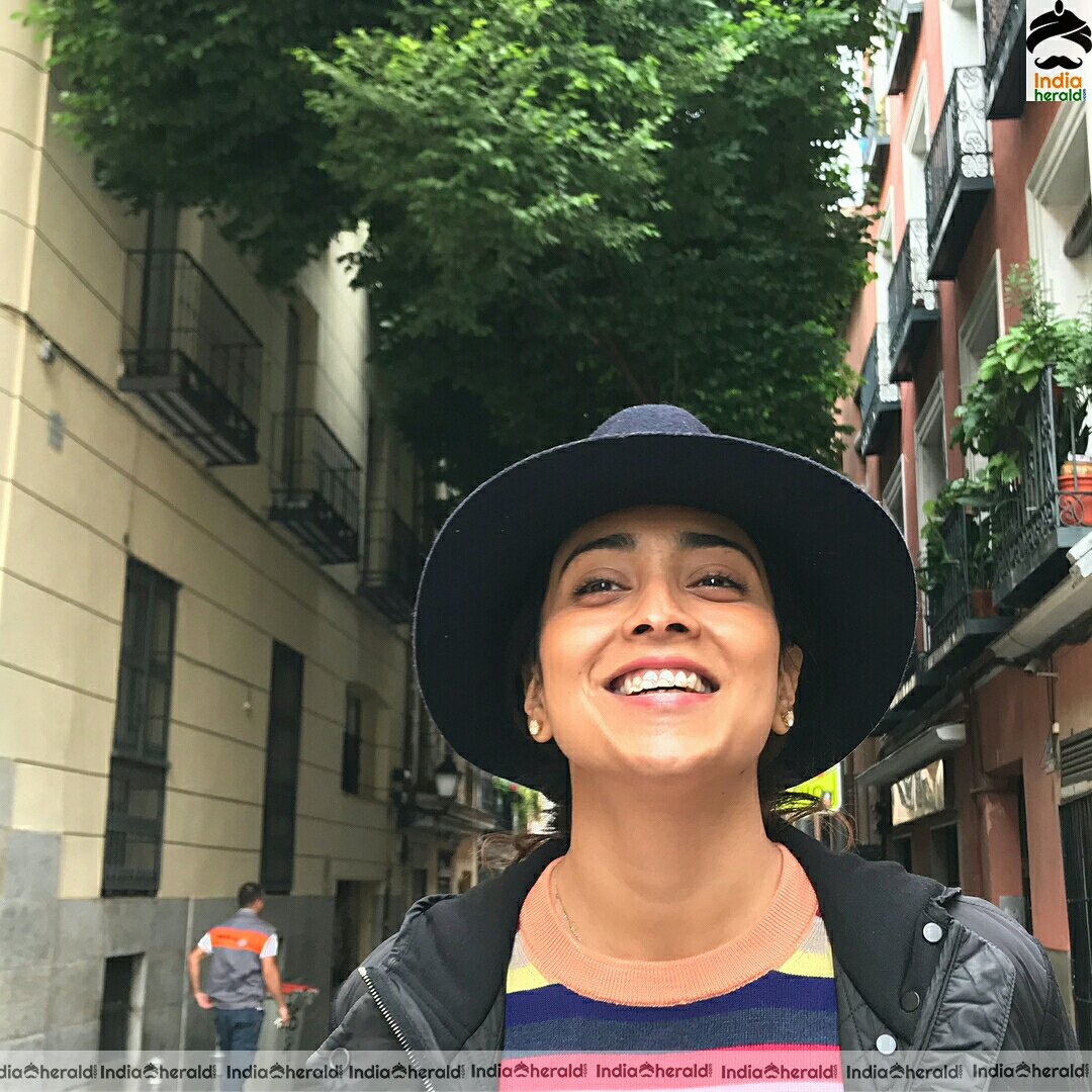 Shriya Saran Cute Vacation Clicks