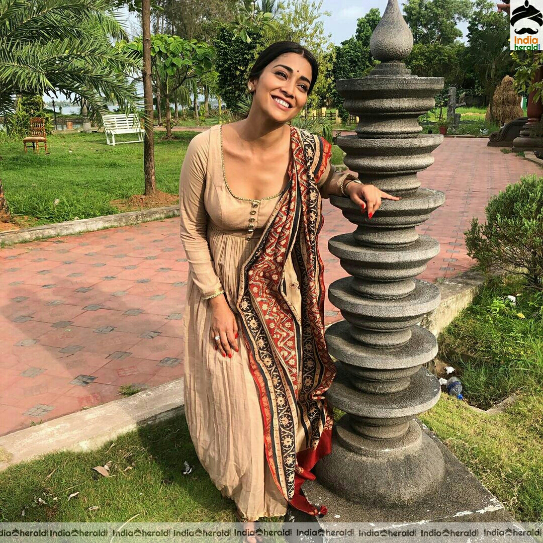 Shriya Saran Hot Latest Clicks