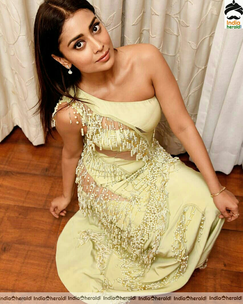 Shriya Saran Hot Latest Clicks