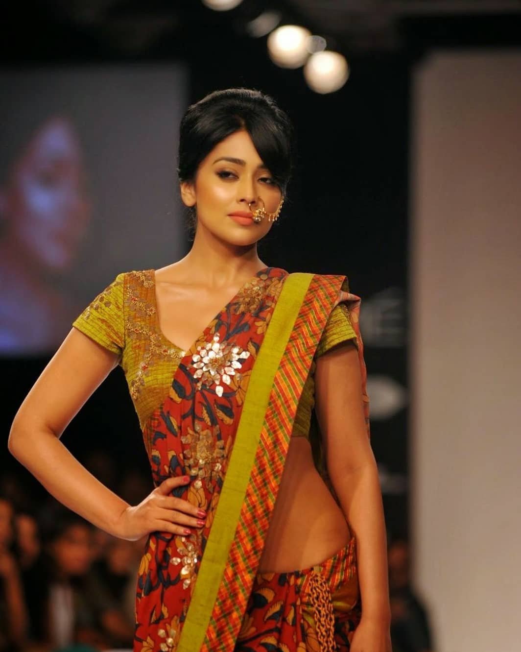 Shriya Saran Looks Super Sexy On The Ramp Wearing A Revealing Saree