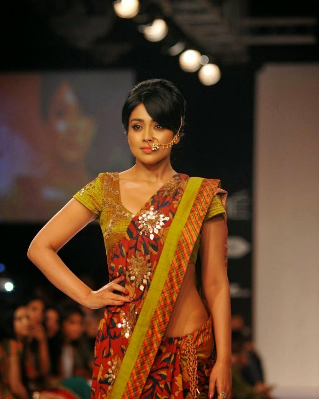 Shriya Saran Looks Super Sexy On The Ramp Wearing A Revealing Saree