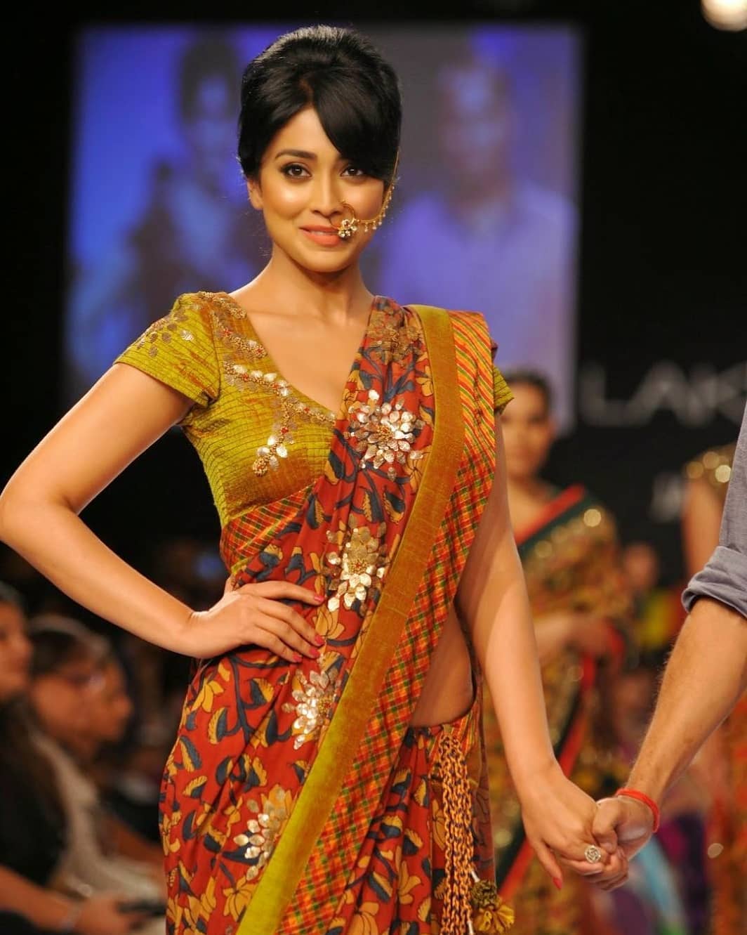 Shriya Saran Looks Super Sexy On The Ramp Wearing A Revealing Saree