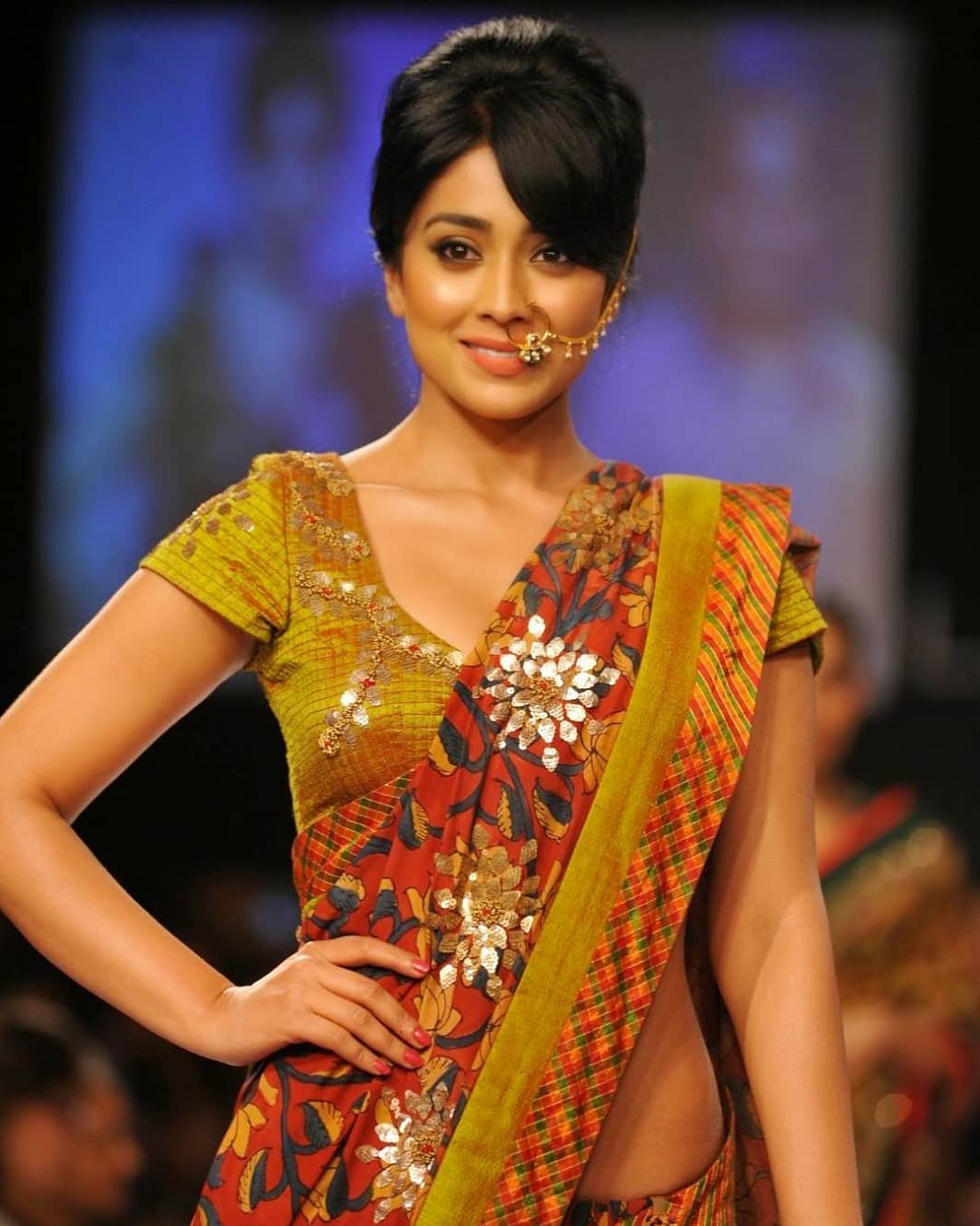 Shriya Saran Looks Super Sexy On The Ramp Wearing A Revealing Saree