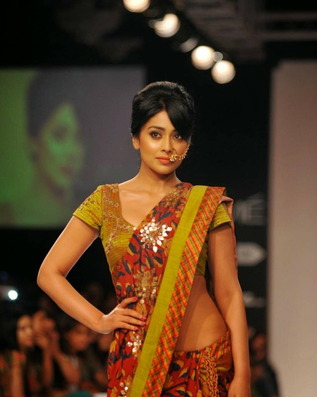 Shriya Saran Looks Super Sexy On The Ramp Wearing A Revealing Saree