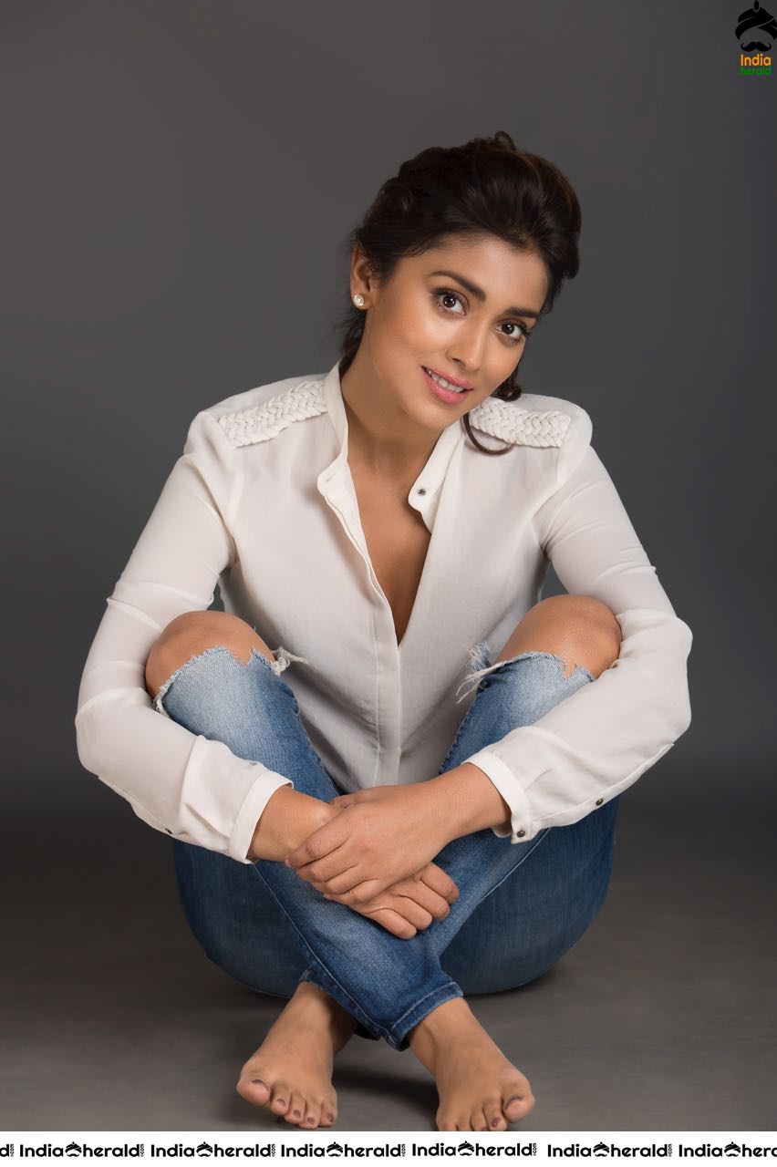 Shriya Saran Recent Hot Clicks