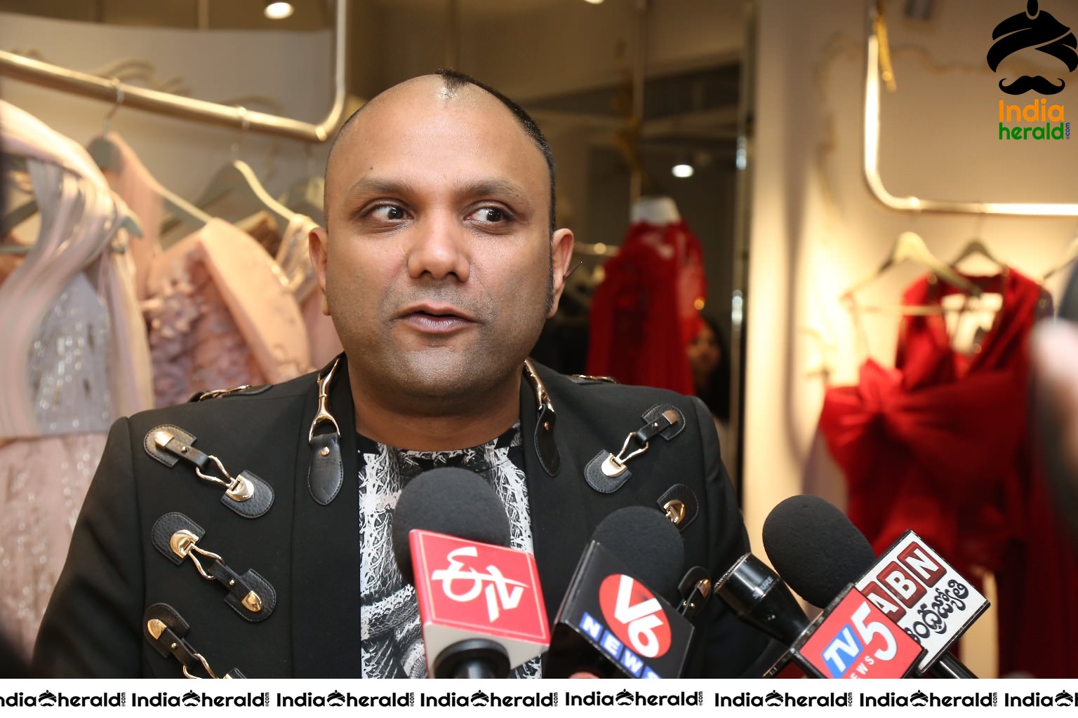 Shruti Haasan and Shriya Saran unveiled Couturier Gaurav Gupta Debut Couture Store Set 1