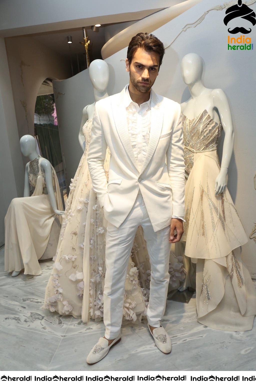Shruti Haasan and Shriya Saran unveiled Couturier Gaurav Gupta Debut Couture Store Set 3