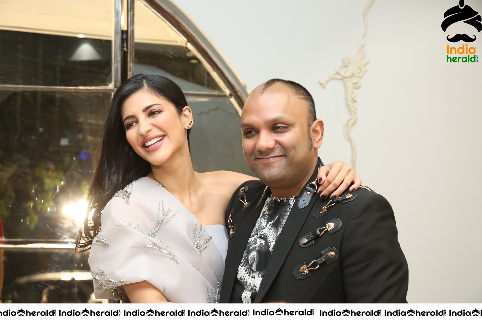Shruti Haasan and Shriya Saran unveiled Couturier Gaurav Gupta Debut Couture Store Set 4