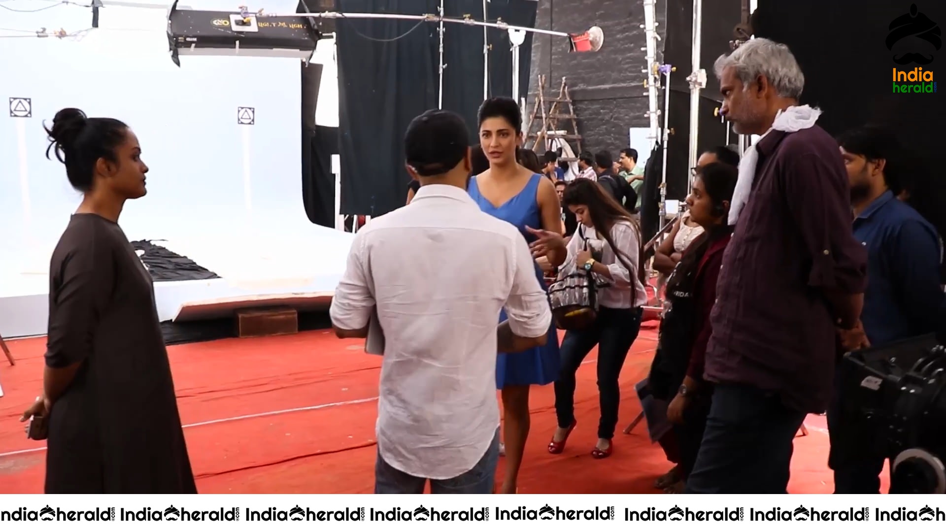 Shruti Haasan Hot BTS Photos During Ad Shoot Set 2