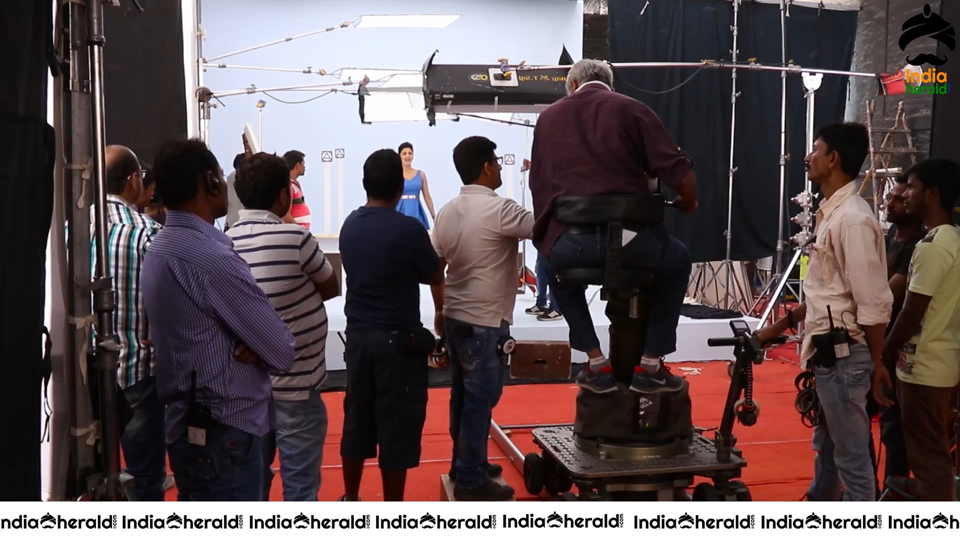 Shruti Haasan Hot BTS Photos During Ad Shoot Set 4