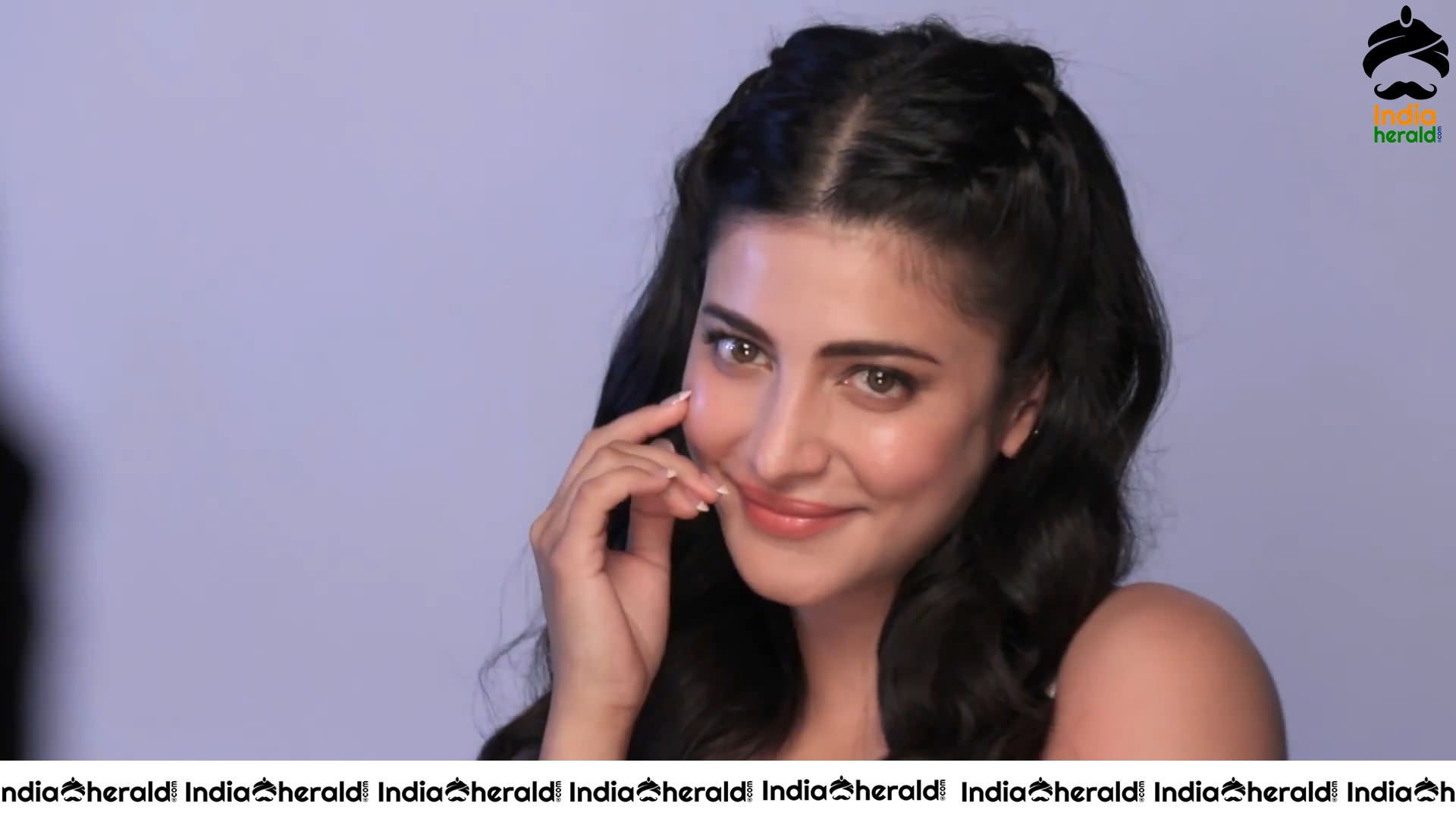 Shruti Haasan Hot BTS Photos During Ad Shoot Set 6