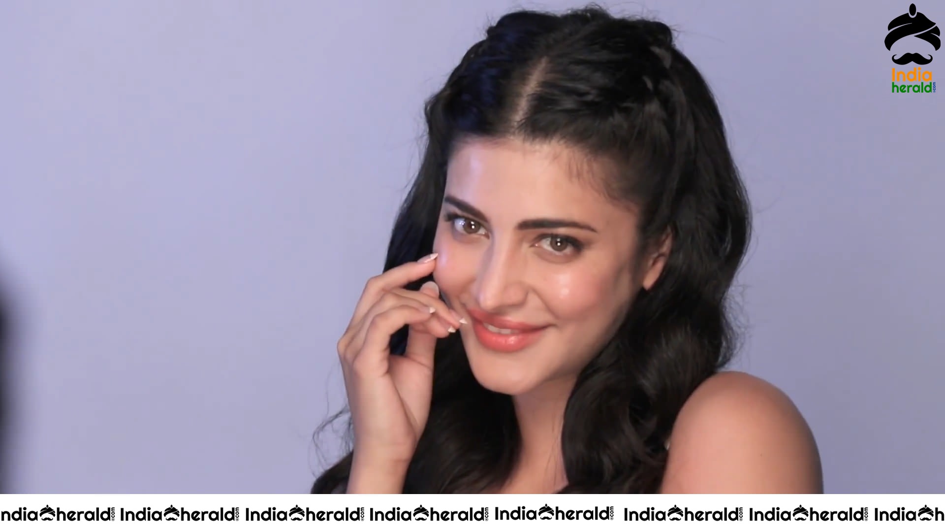 Shruti Haasan Hot BTS Photos During Ad Shoot Set 6