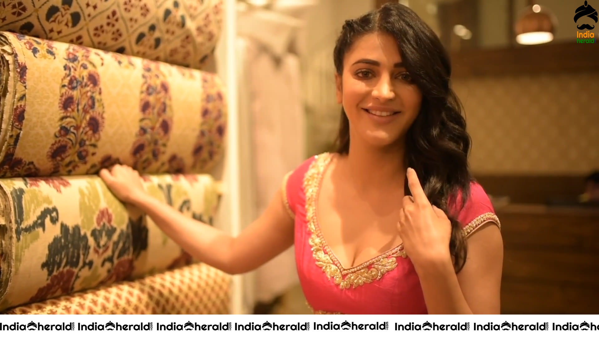 Shruti Haasan Hot Cleavage and Fleshy Waist Show in these Latest Photoshoot Photos Set 3