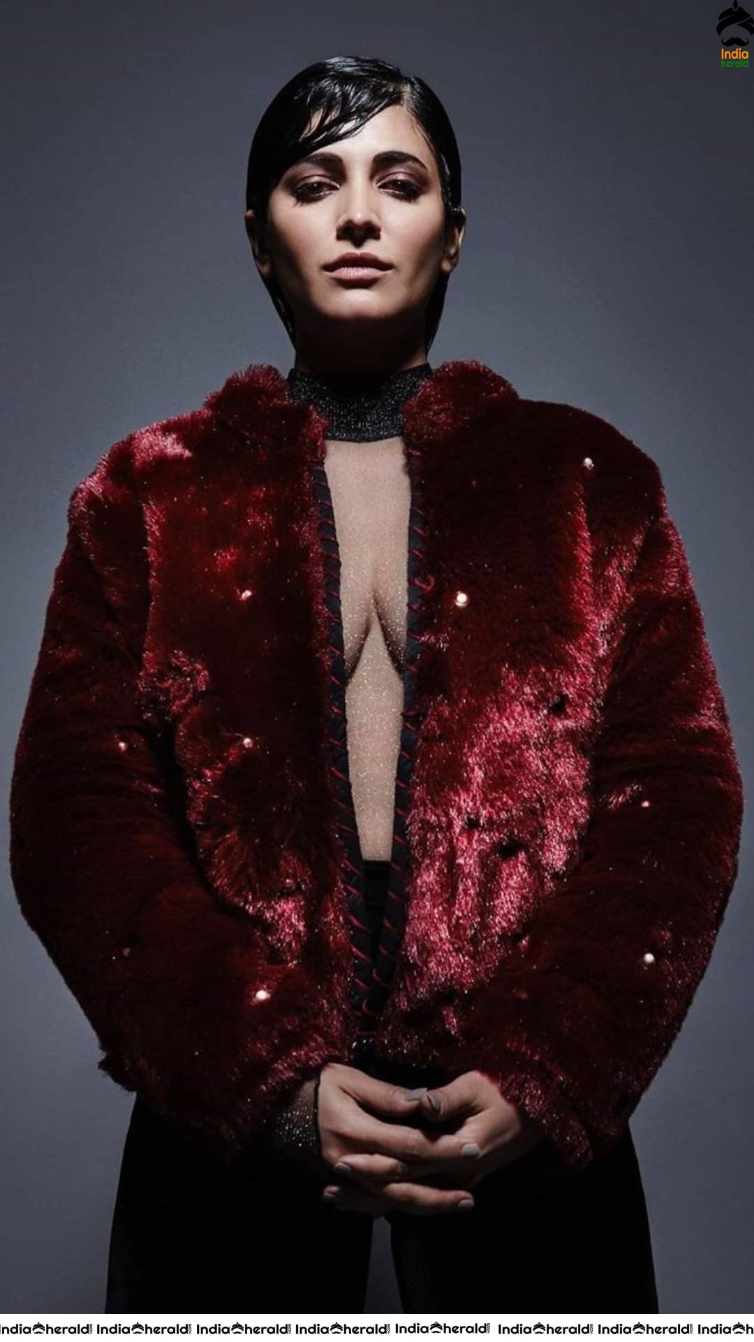 Shruti Haasan Hot Cleavage Milky Waist and Navel Exposing Latest Photos Compilation Set 4