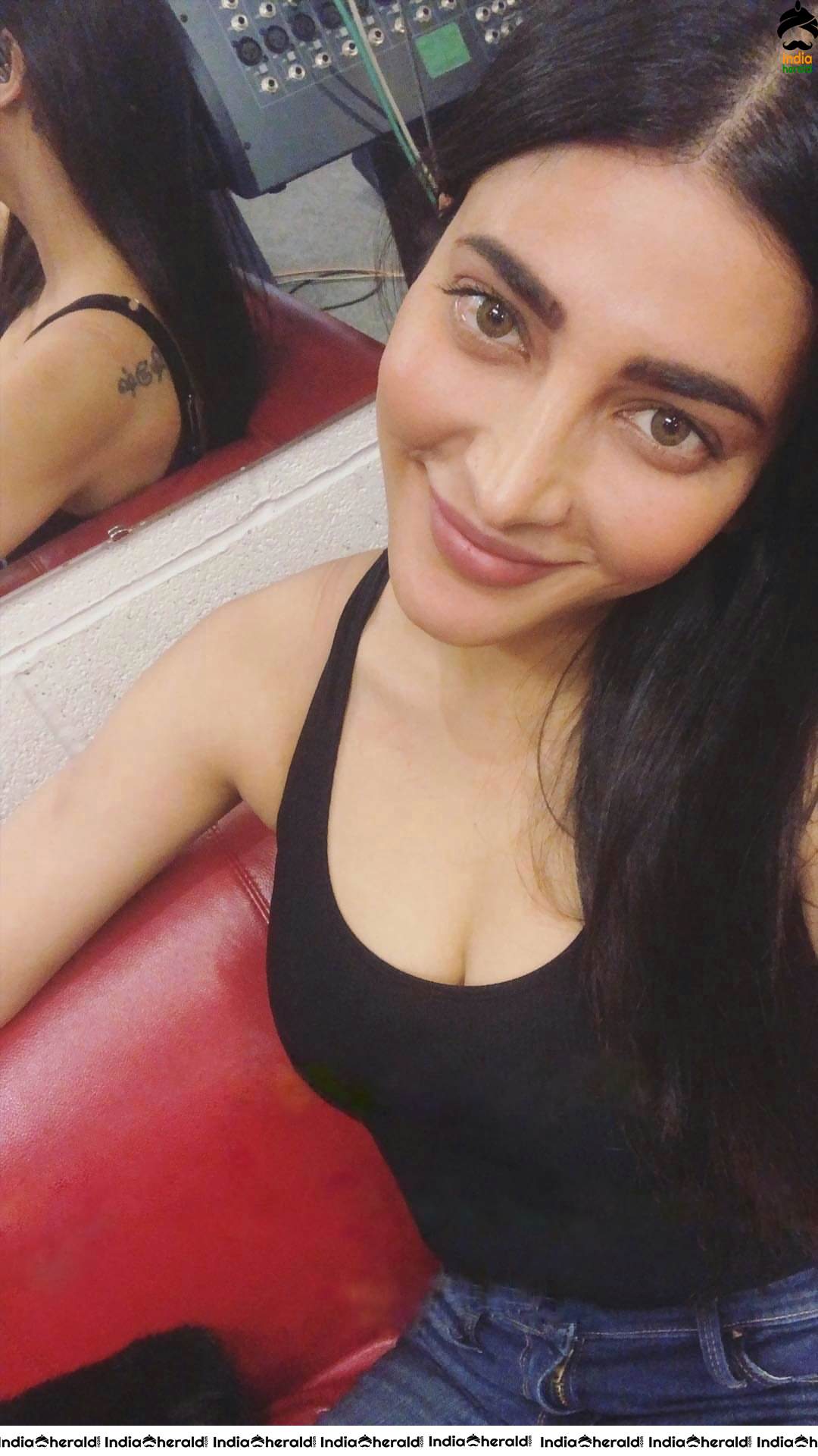 Shruti Haasan Hot Cleavage Milky Waist and Navel Exposing Latest Photos Compilation Set 5