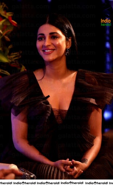 Shruti Haasan Hot Deep Cleavage Show Photos at Galatta event Set 1