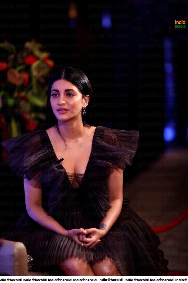 Shruti Haasan Hot Deep Cleavage Show Photos at Galatta event Set 1