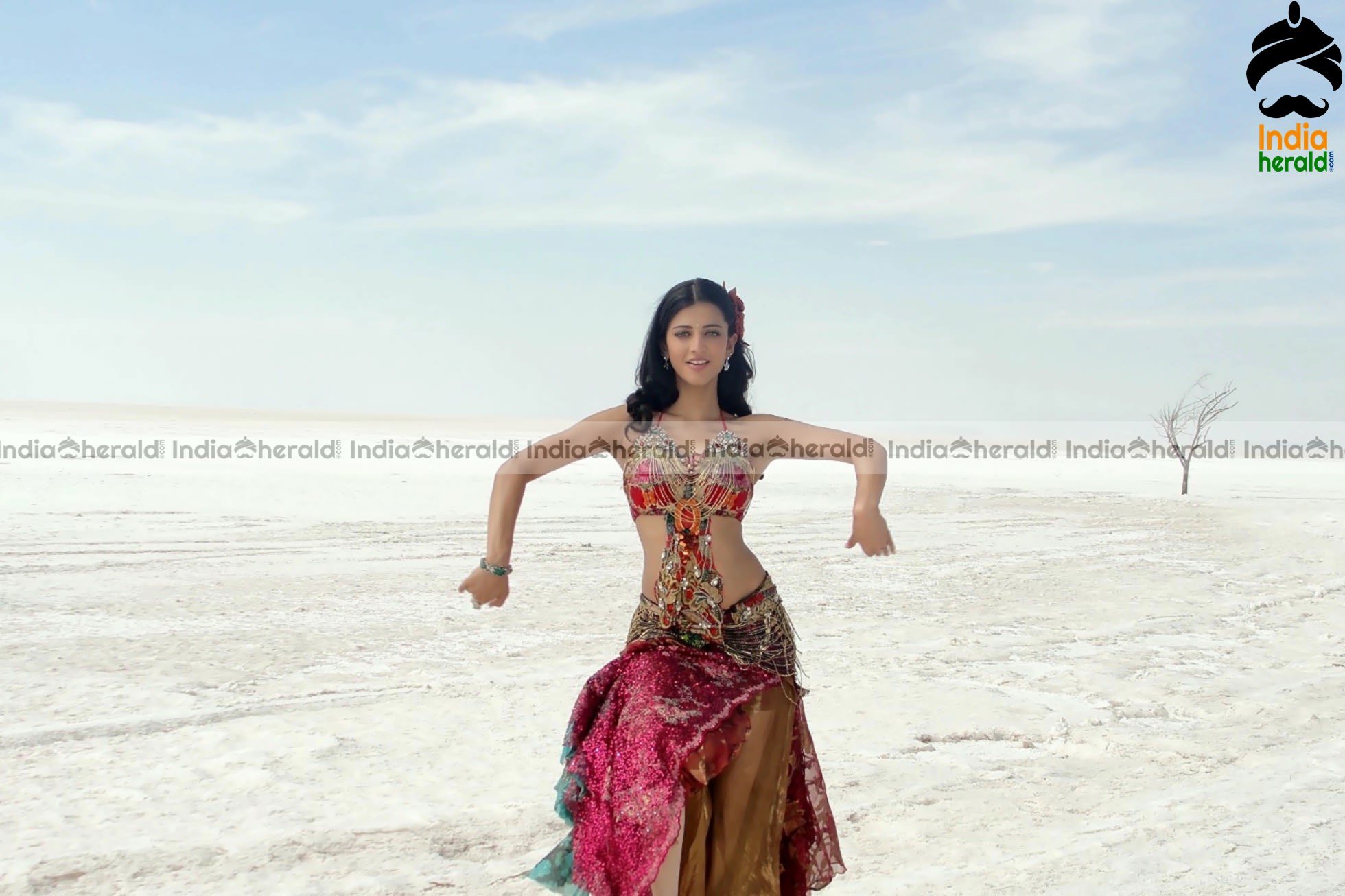 Shruti Haasan Hot HD Photos Exposing her Tempting Belly Pierced Navel and Big Cleavage Set 3