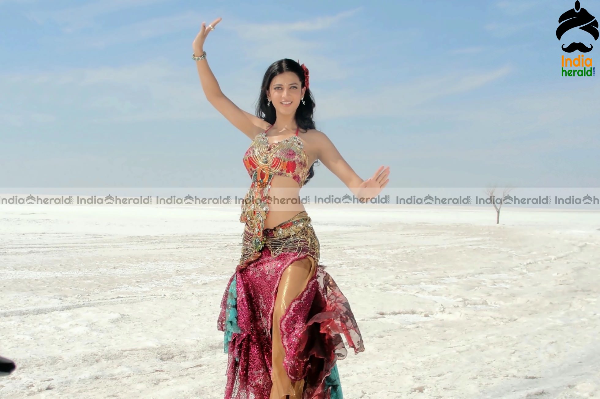 Shruti Haasan Hot HD Photos Exposing her Tempting Belly Pierced Navel and Big Cleavage Set 3