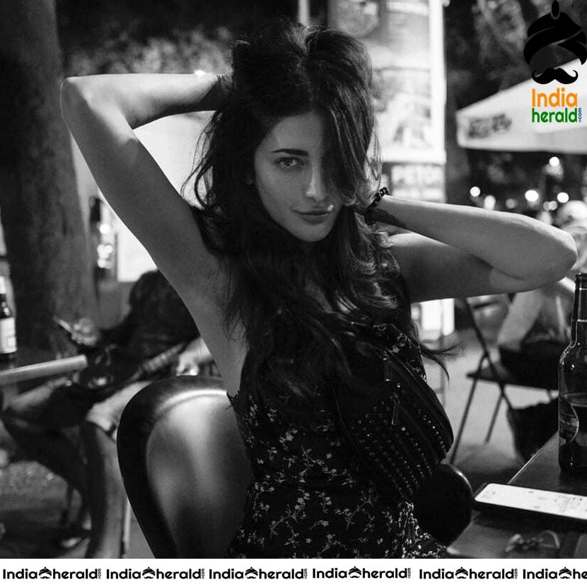 Shruti Haasan Hot Latest Candid Photos Set 4