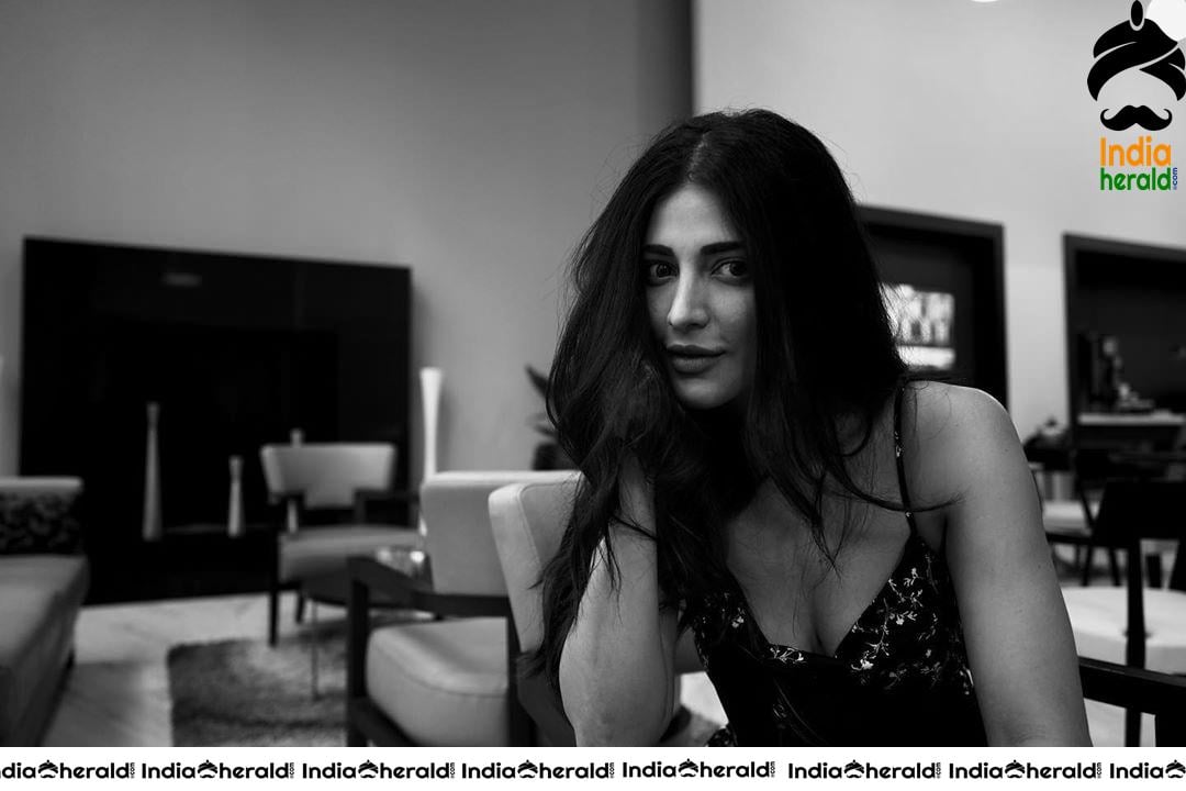 Shruti Haasan Hot Latest Candid Photos Set 5