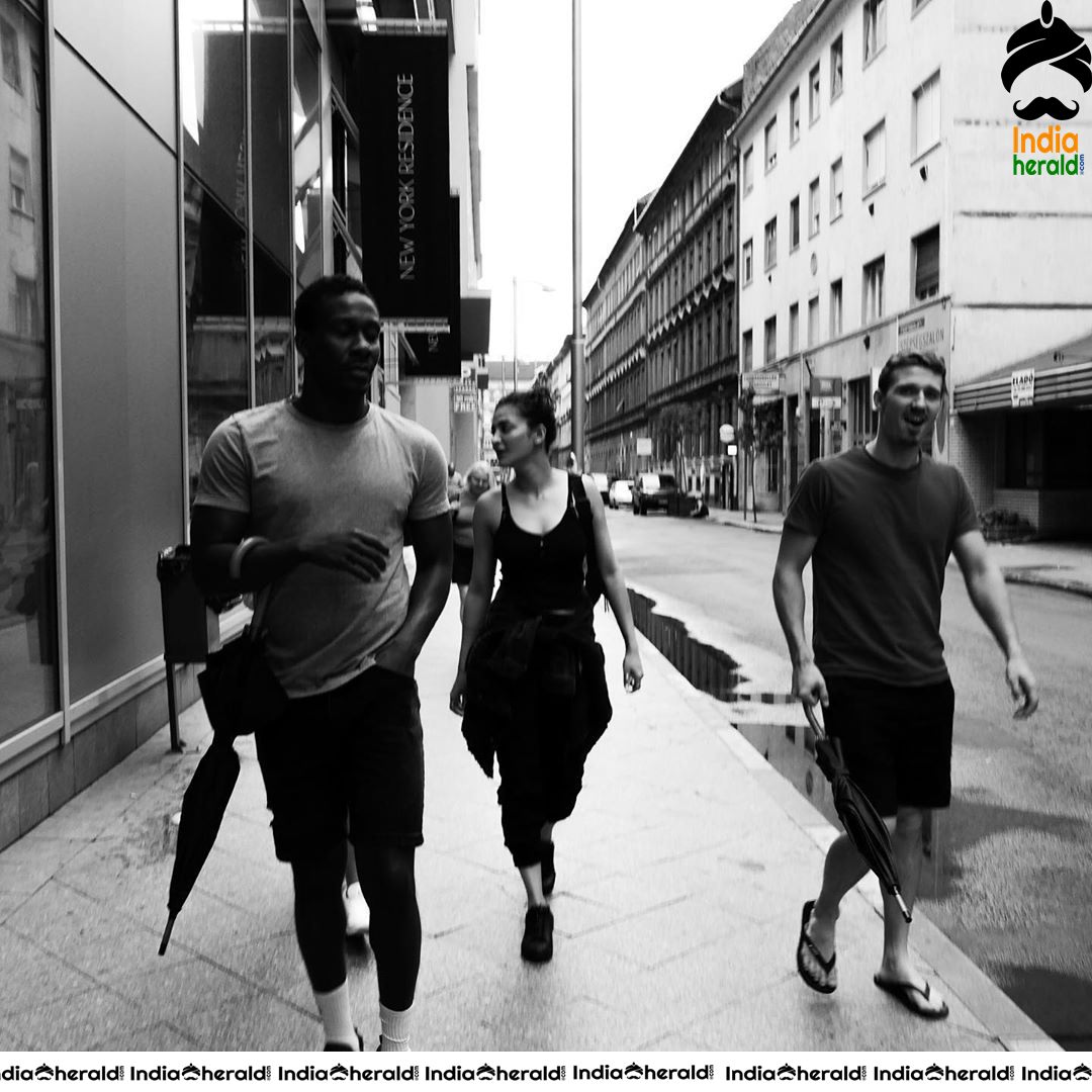 Shruti Haasan Hot Latest Candid Photos Set 6