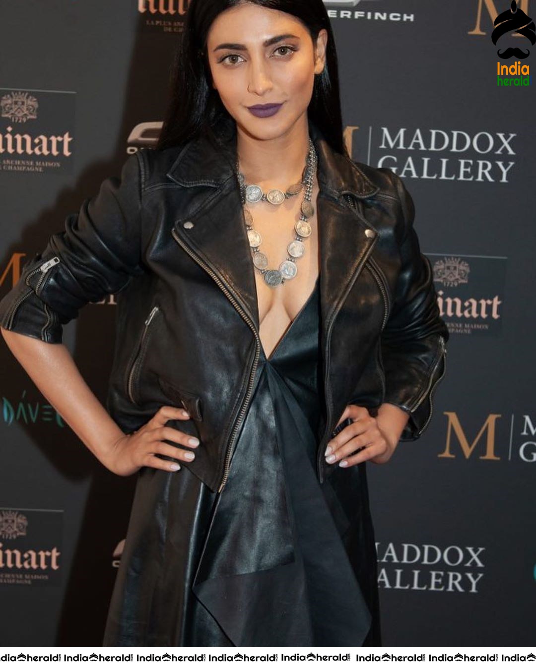 Shruti Haasan Hot Latest Candid Photos Set 6