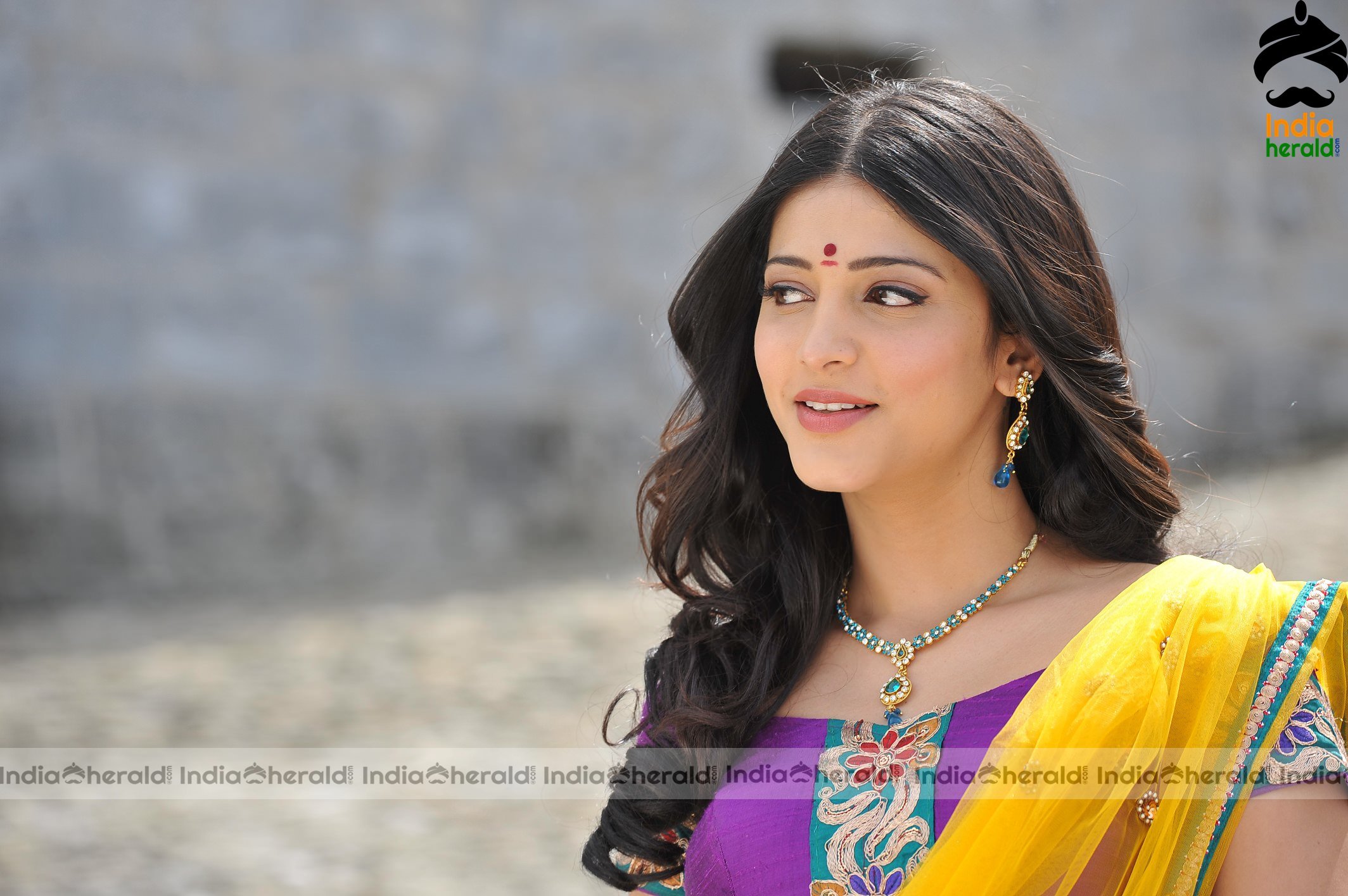 Shruti Haasan Hot Photos in Saree and Half Saree