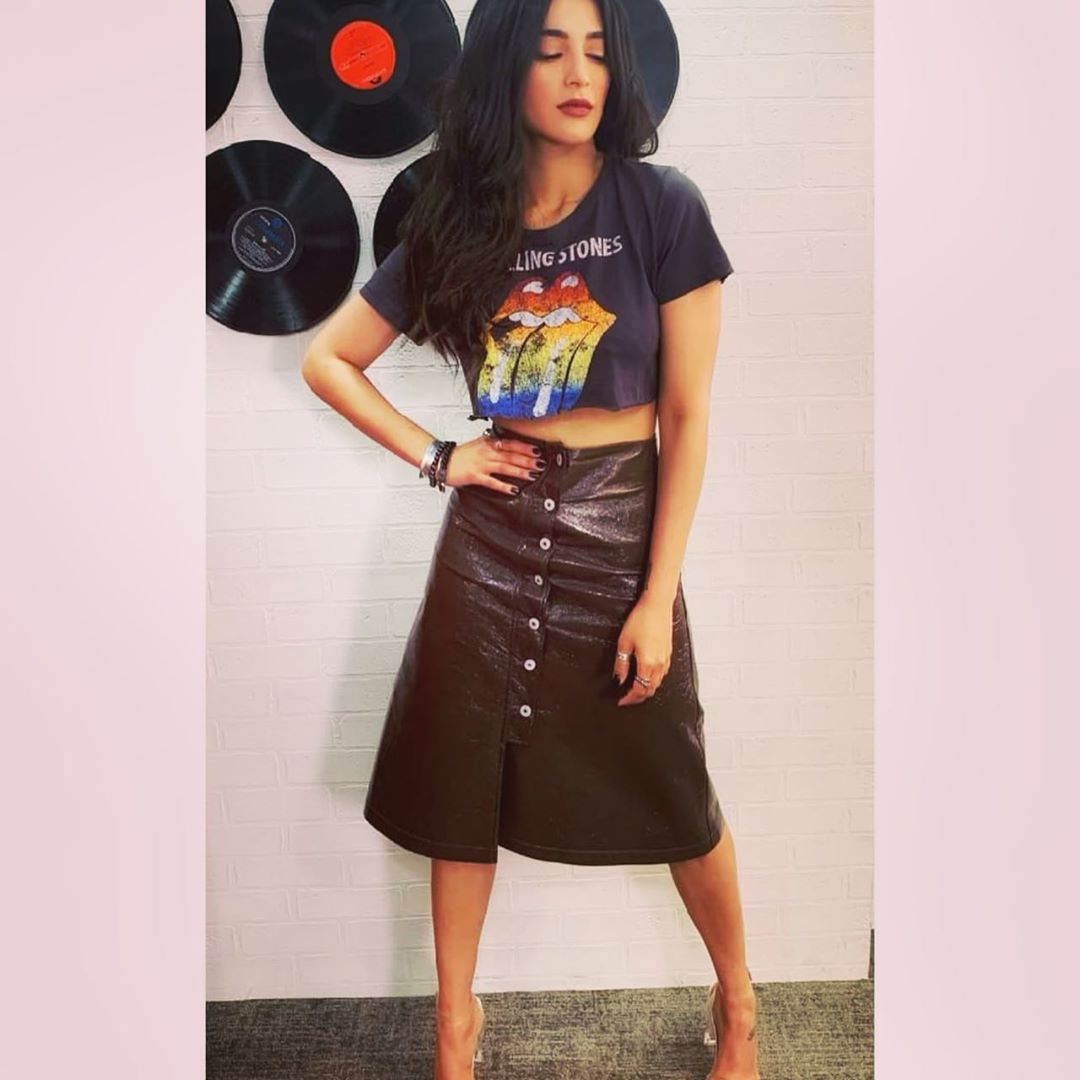 Shruti haasan In A Hot Dress For  Tv Interview