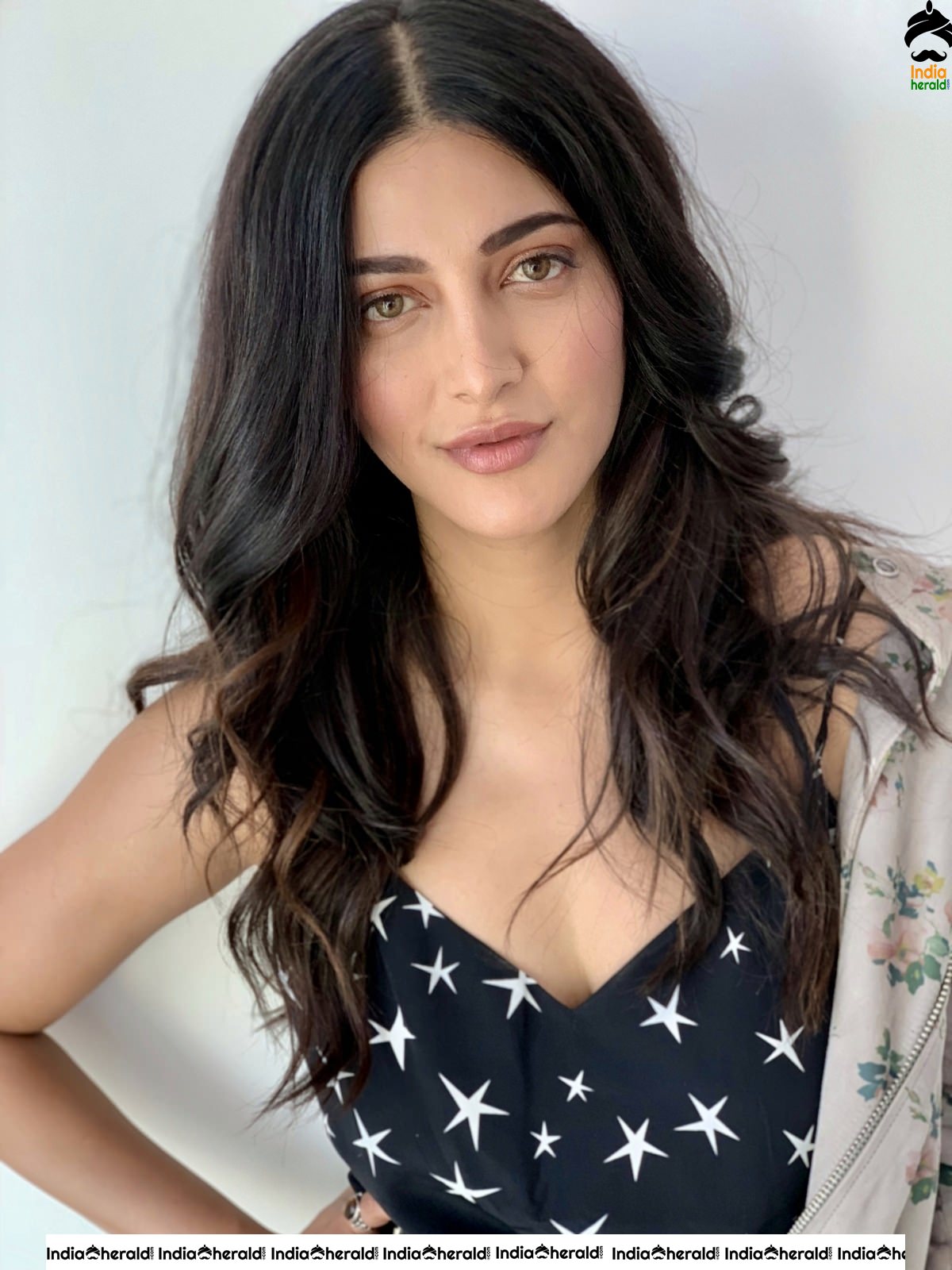 Shruti Haasan is Too Sexy to Handle in these Photos