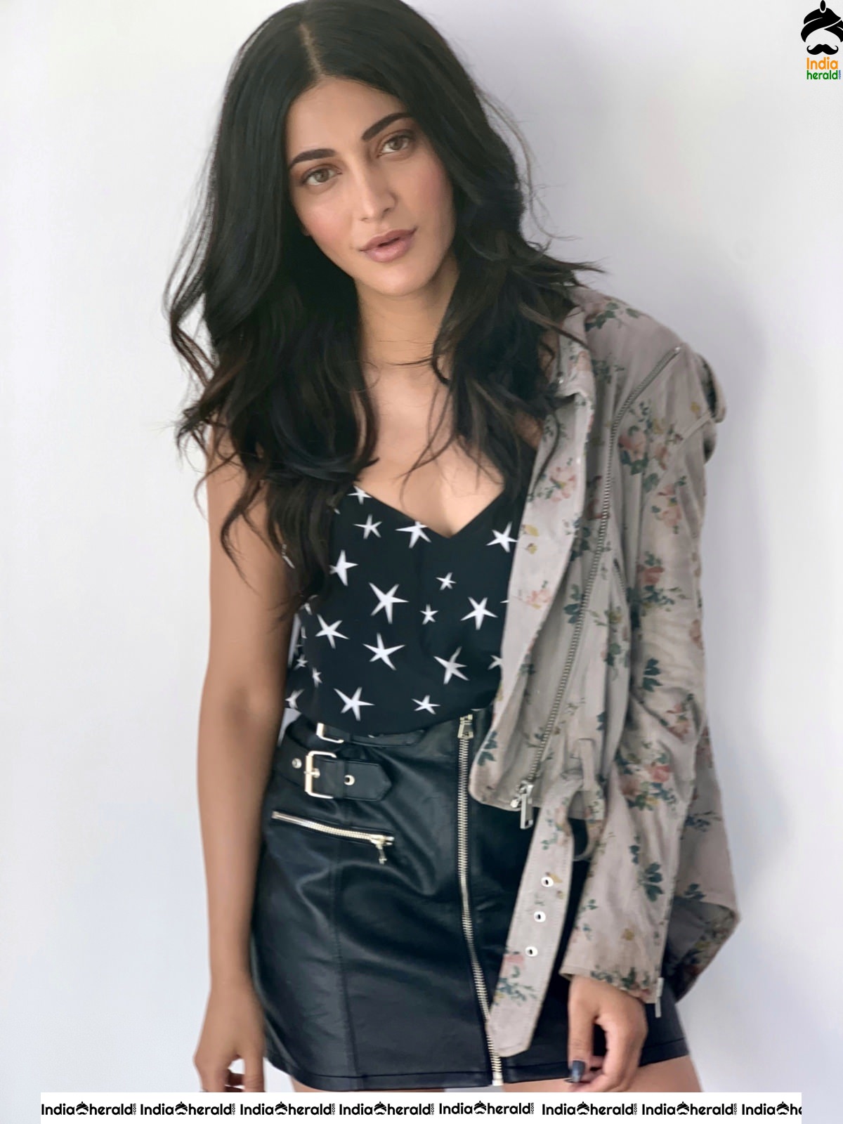 Shruti Haasan is Too Sexy to Handle in these Photos