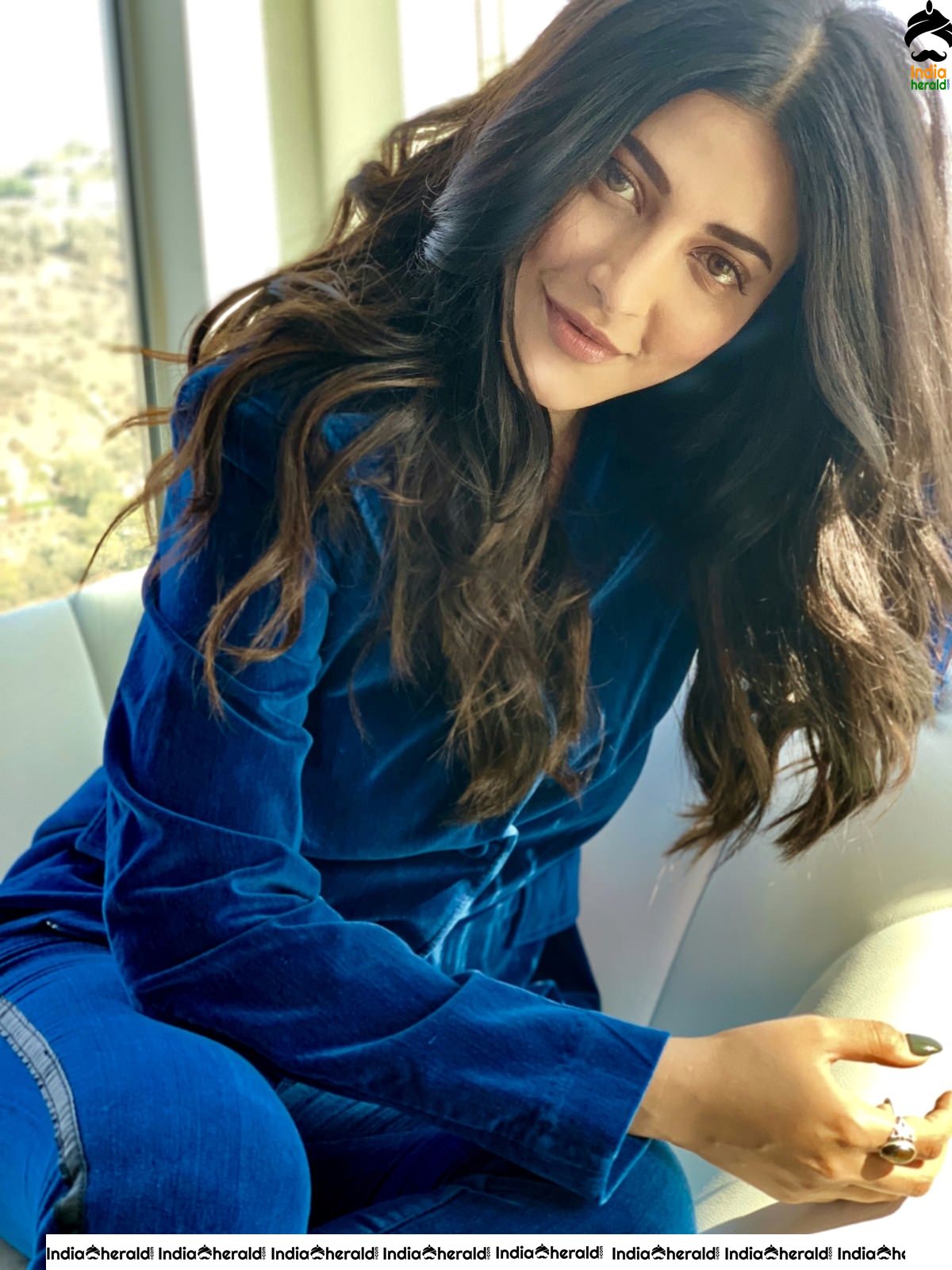 Shruti Haasan is Too Sexy to Handle in these Photos