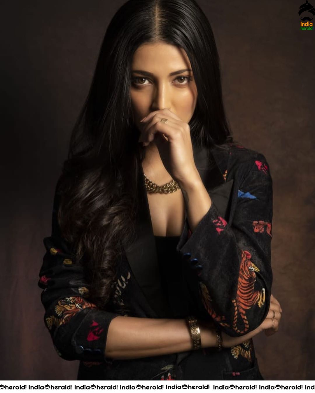 Shruti Haasan Latest Hot Photos Compilation Set 2