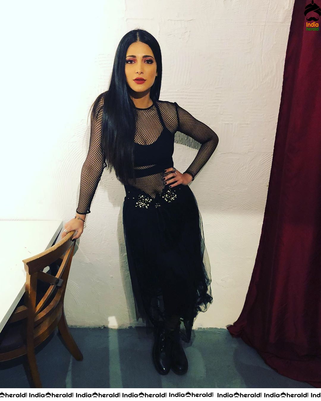 Shruti Haasan Latest Hot Photos Compilation Set 2