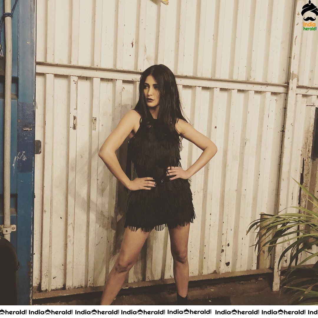 Shruti Haasan Latest Hot Photos Compilation Set 2