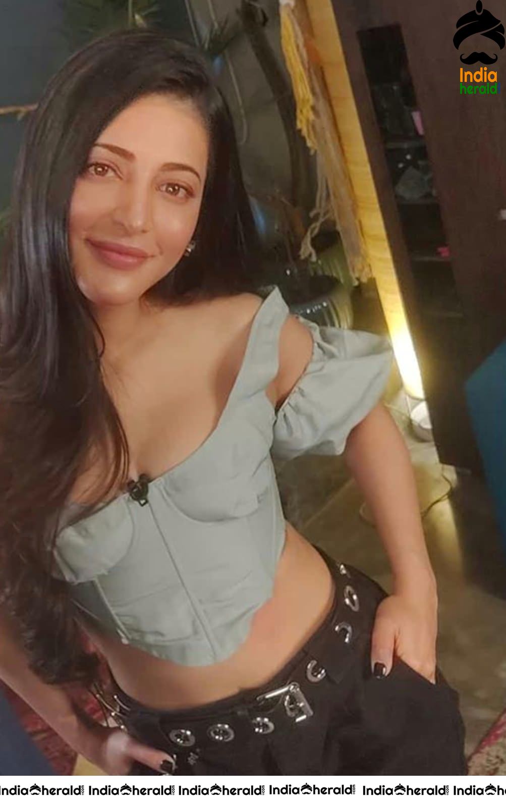 Shruti Haasan Latest Photos which will definitely Tempt your Mood