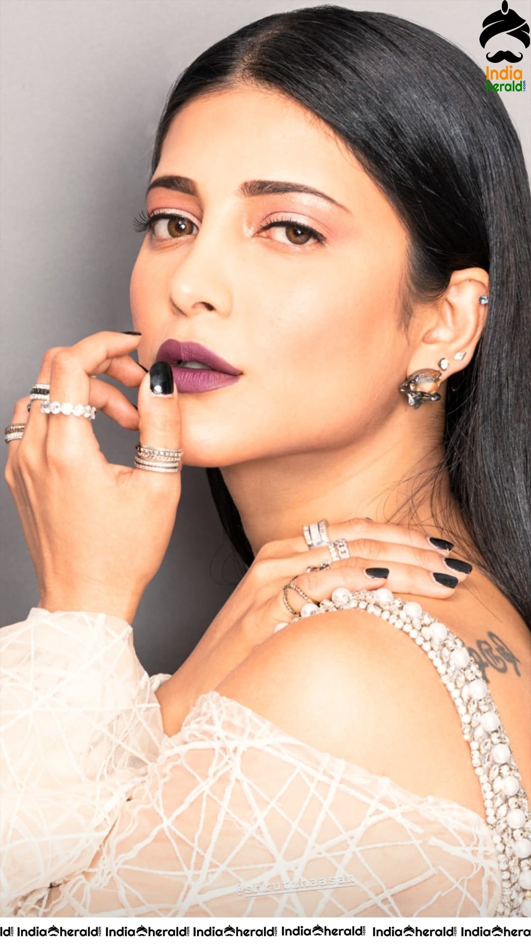 Shruti Haasan Latest Photos which will definitely Tempt your Mood