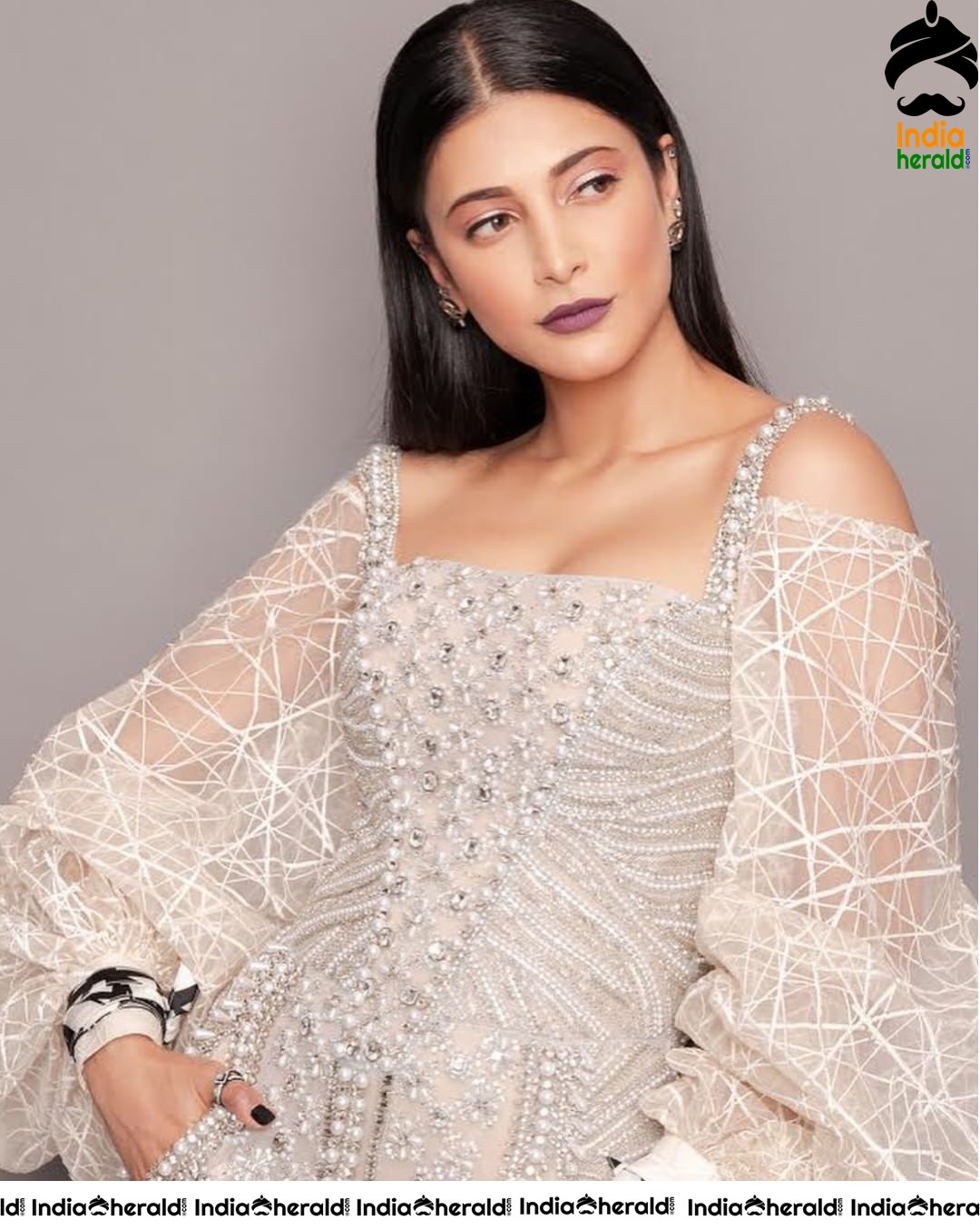 Shruti Haasan Latest Photos which will definitely Tempt your Mood