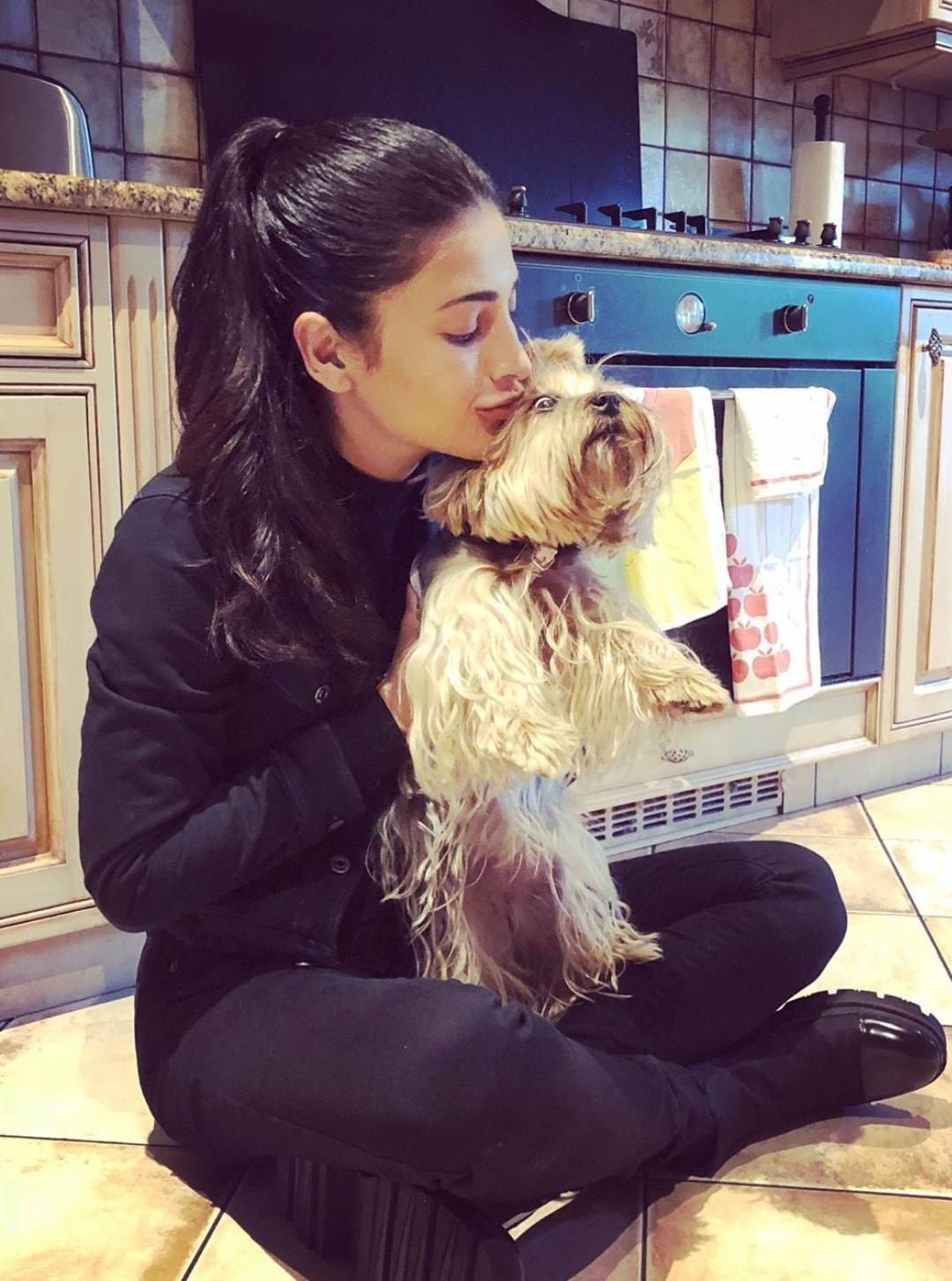 Shruti Haasan Latest Stills With Her Doggy From London