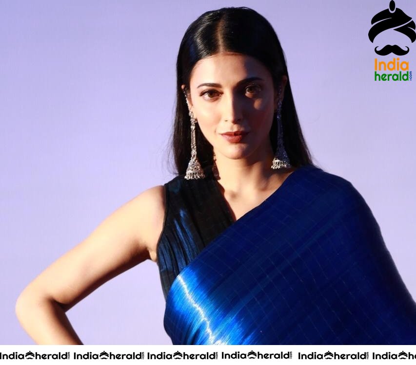 Shruti Haasan Sizzles in Royal Blue and Black Saree