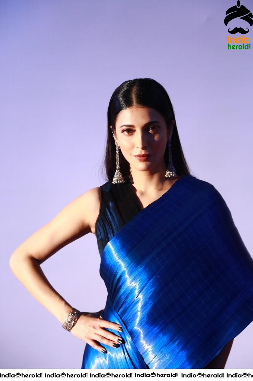 Shruti Haasan Sizzles in Royal Blue and Black Saree