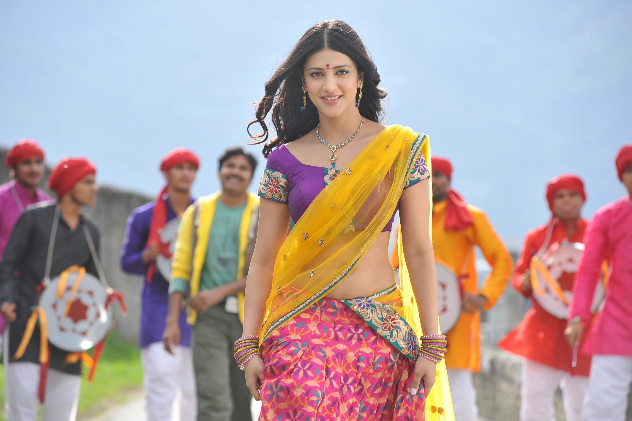 Shruti Haasan Unseen Hot Belly and Navel Photos in Half Saree