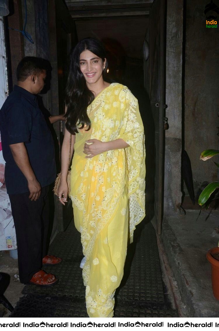 Shruti Haasan Unseen Hot Photos in Saree when roaming with her Ex Boyfriend