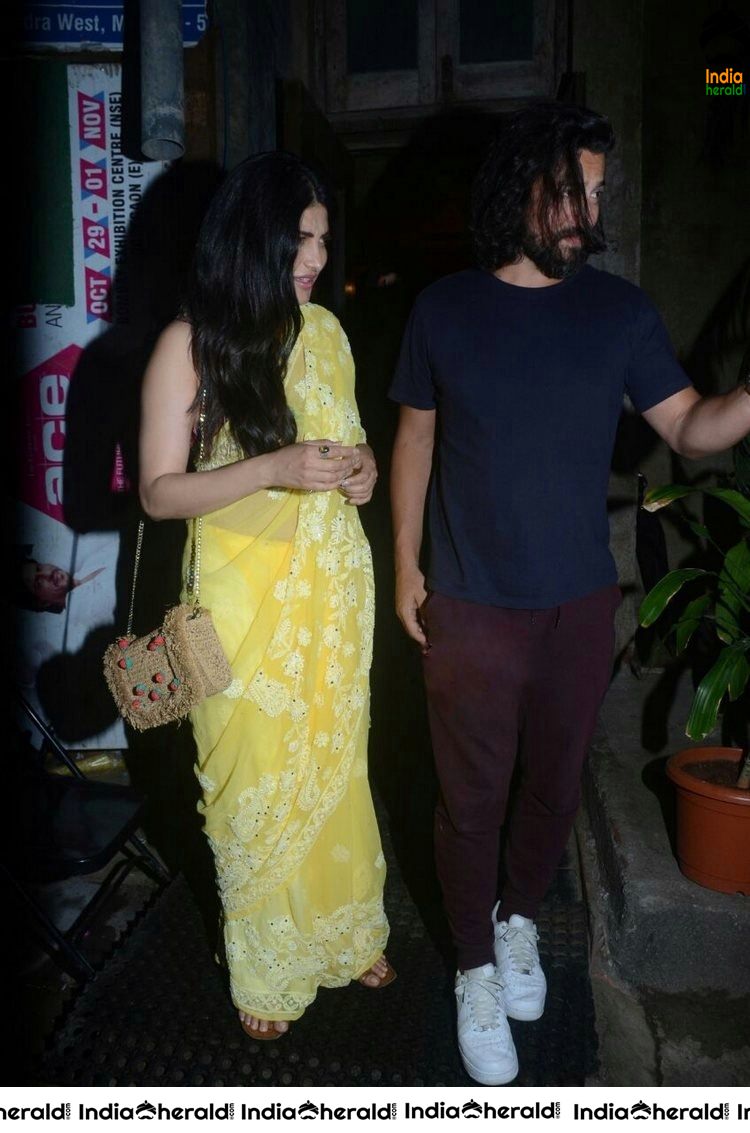 Shruti Haasan Unseen Hot Photos in Saree when roaming with her Ex Boyfriend
