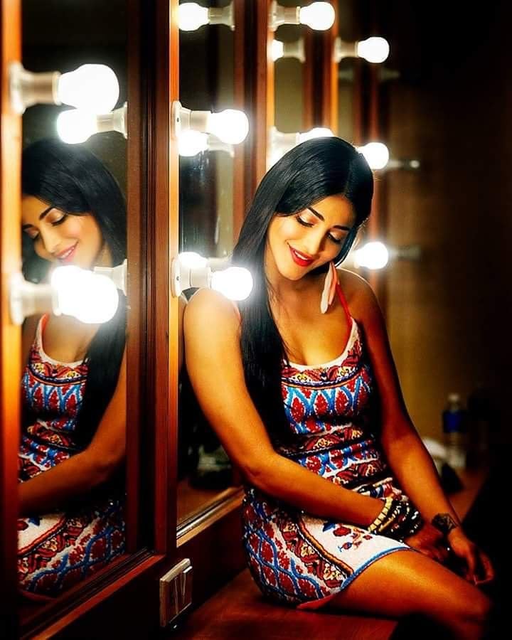Shruti Haasan Unseen Hot Photos