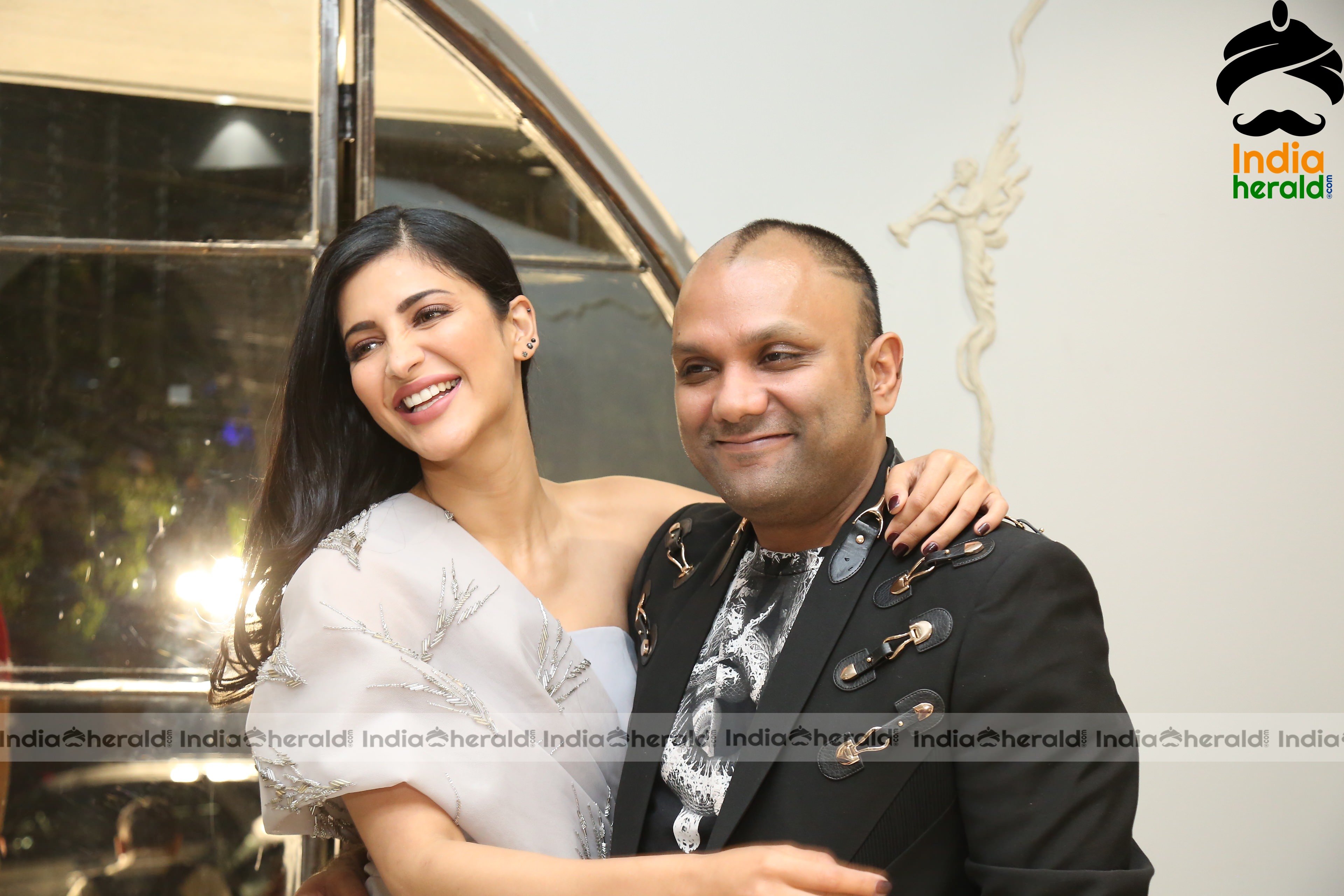 Shruti Hassan Hot at the Launch of Ace Couturier Set 1